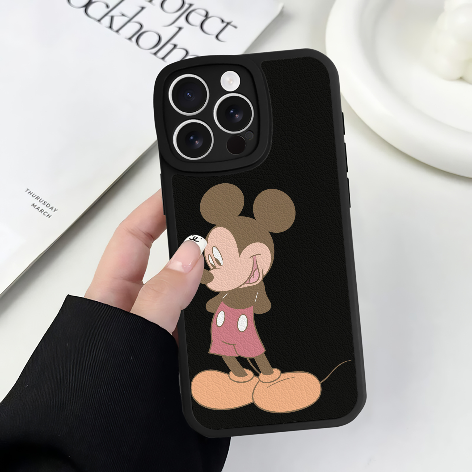 （画像用） ミッキーマウス Mickey Mouse 【iPhone 16シリーズ対応】シリコンスマホケース（レザー調） 材質：シリコン